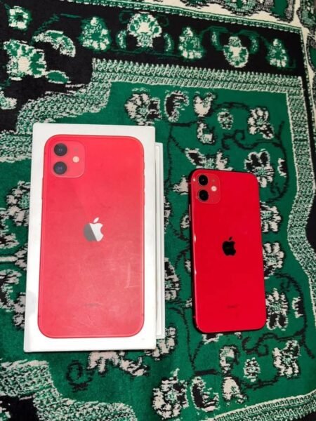 آيفون 11 أحمر 128 جيجا - بحالة ممتازة وبطارية جديدة 100% (أداء كالجديد)