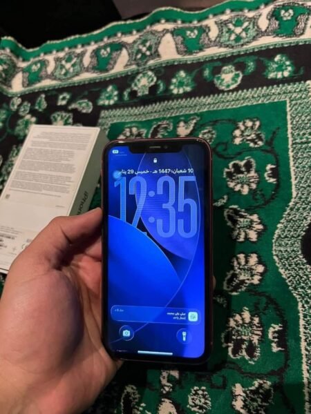 آيفون 11 أحمر 128 جيجا - بحالة ممتازة وبطارية جديدة 100% (أداء كالجديد)