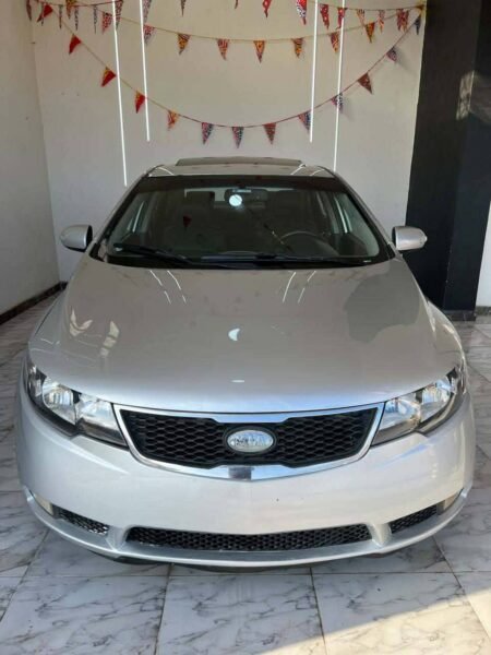 كيا سيراتو 2010 أعلى فئة (هاي لاين) - فابريكا بالكامل عدا الإكصدامات - حالة نادرة