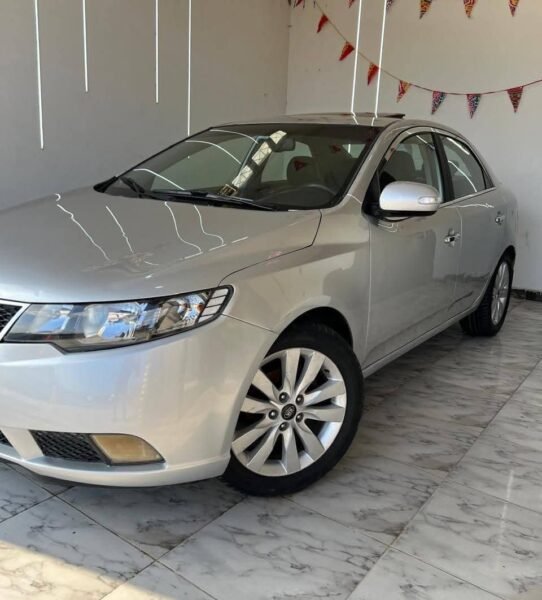 كيا سيراتو 2010 أعلى فئة (هاي لاين) - فابريكا بالكامل عدا الإكصدامات - حالة نادرة