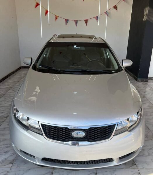 كيا سيراتو 2010 أعلى فئة (هاي لاين) - فابريكا بالكامل عدا الإكصدامات - حالة نادرة