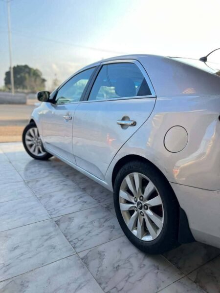 كيا سيراتو 2010 أعلى فئة (هاي لاين) - فابريكا بالكامل عدا الإكصدامات - حالة نادرة