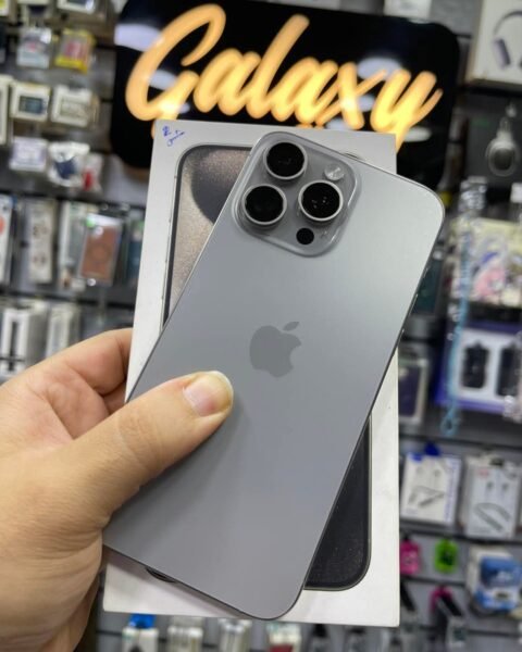 ايفون 15 برو ماكس كسر زيرو (256GB) بطارية 94% بحالة الجديد