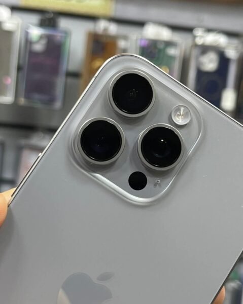 ايفون 15 برو ماكس كسر زيرو (256GB) بطارية 94% بحالة الجديد