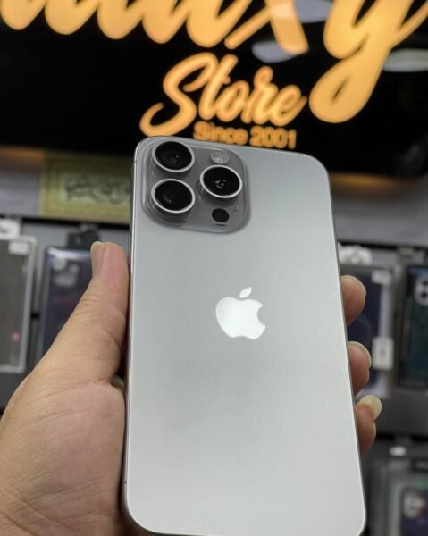 ايفون 15 برو ماكس كسر زيرو (256GB) بطارية 94% بحالة الجديد