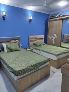 غرفة نوم أطفال جيدة التهوية داخل شقة للبيع في اللبيني هرم.