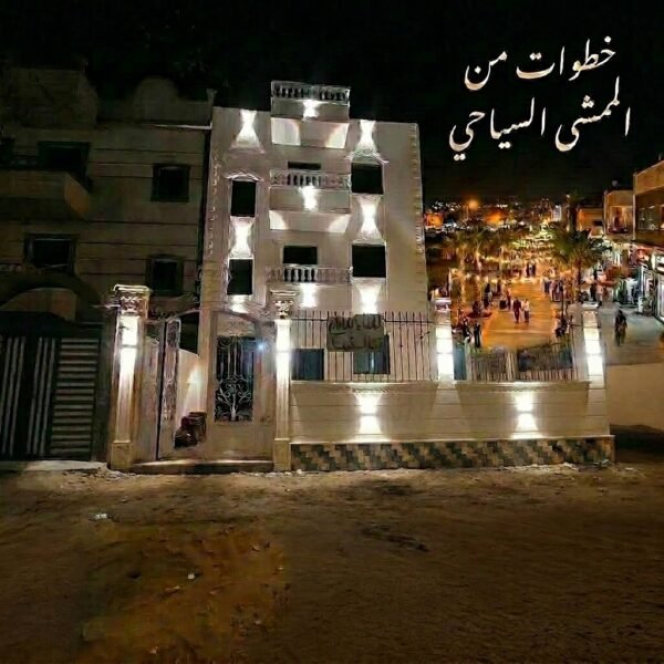 منزل للبيع 3 أدوار بحدائق أكتوبر (المنطقة الرابعة) لوكيشن ممتاز