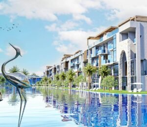 تصميم عصري لحمام سباحة انفينيتي (Infinity pool) يطل على البحر، مخصص لملاك شاليهات للبيع في الساحل الشمالي أمام مرسي اليخوت.